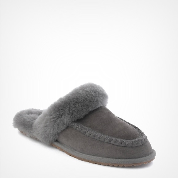 Manitobah Cabin Slide - Picture 3 of 6